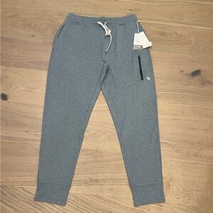 Men's Vuori Sunday performance joggers size medium in dusty blue heather